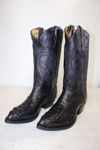lot 458 image: Black leather boots size 5.5