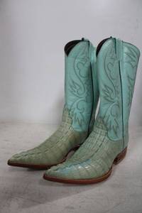 lot 468 image: Herrera Light green color boots size 7