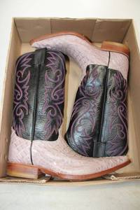 lot 484 image: Lavendar and black color boots size 7