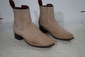 lot 542 image: Red Diamond short boot bone color size 11 as shown