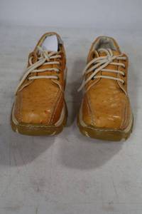 lot 543 image: Herrera Leather tennis shoes size 7.5