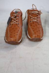 lot 550 image: Red Diamond brown color tennis shoes size 8