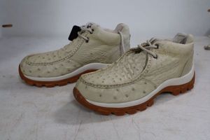 lot 565 image: Red Diamond bone color tennis shoes size 9.5