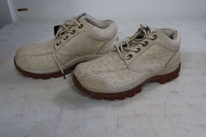 lot 566 image: Red Diamond bone color tennis shoes size 8.5