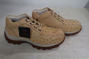 lot 572 image: Red Diamond bone color tennis shoes size 9