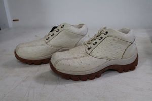 lot 580 image: Red Diamond bone color tennis shoes size 9