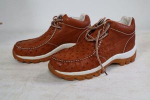 lot 581 image: Red Diamond brown color tennis shoes size 9