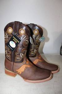 lot 602 image: Twinstone chocolate color boots size 8