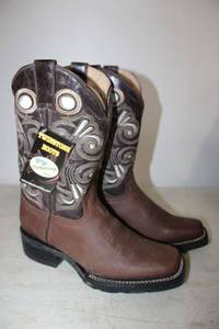 lot 603 image: Twinstone coffee color boots size 6.5
