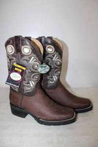 lot 604 image: Twinstone coffee color boots size 6.5