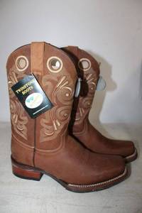 lot 597 image: Twinstone brown color boots size 8.5