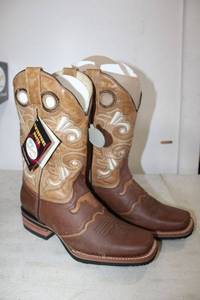 lot 605 image: Twinstone crazy brown color boots size 6.5
