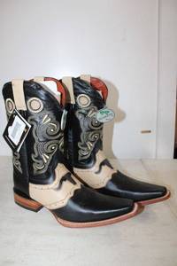 lot 606 image: Twinstone black and bone color boots size 7