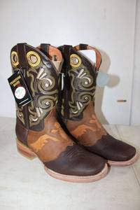 lot 607 image: Twinstone chocolate color boots size 7.5