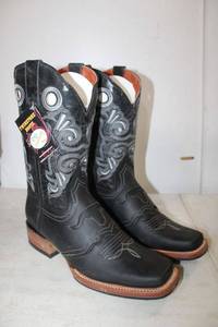 lot 609 image: Twinstone black color boots size 9.5