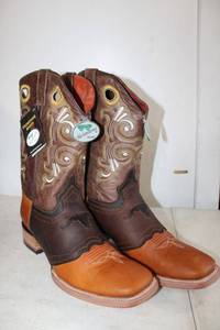 lot 610 image: Twinstone crazy chocolate color boots size 13
