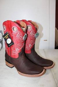 lot 612 image: Twinstone red and chocolate color boots size 9