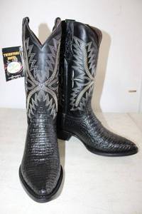 lot 614 image: Twinstone black color boots size 8