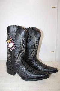 lot 635 image: Twinstone black color boots size 9.5