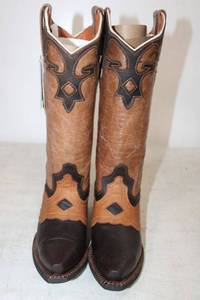 lot 636 image: Twinstone crazy chocolate color boots size 7