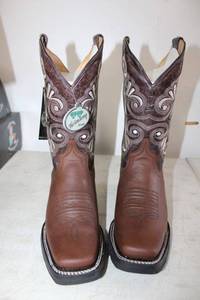 lot 650 image: Twinstone mid calf coffee color boots size 6
