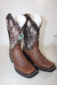 lot 652 image: Twinstone mid calf coffee color boots size 6