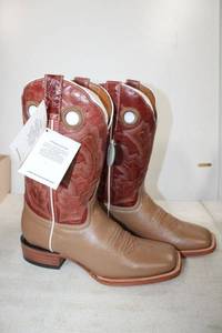 lot 659 image: Twinstone mid calf red and tan color boots size 7