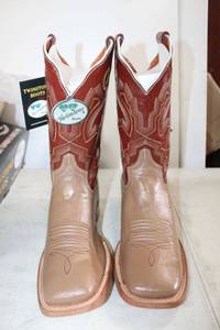 lot 679 image: Twinstone mid calf red and tan color boots size 9