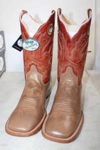 lot 686 image: Twinstone mid calf red and tan color boots size 9