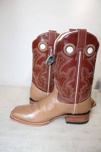 lot 688 image: Twinstone mid calf red and tan color boots size 7.5