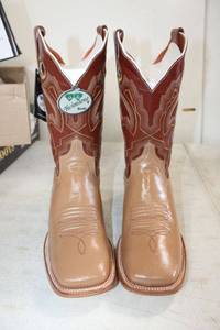 lot 701 image: Twinstone mid calf red and tan color boots size 7.5