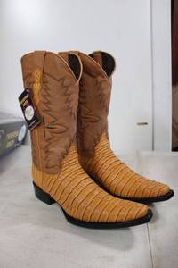 lot 731 image: Twinstone light brown color boots size 8