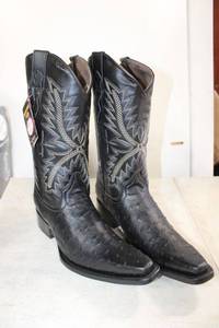 lot 733 image: Twinstone black color boots size 9.5