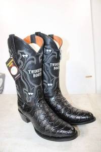 lot 738 image: Twinstone black color boots size 8