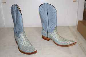 lot 119 image: Herrera Baby blue color leather boots size 10.5