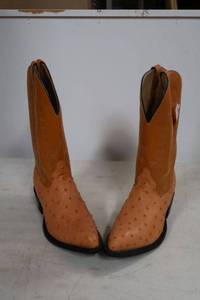 lot 124 image: Hacienda melon color boots size 10
