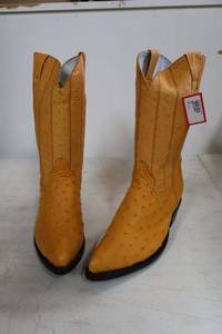 lot 125 image: Ostrich buttercup color boots size 10