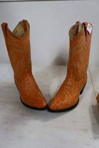 lot 126 image: Hacienda mangobrown color boots, size 10