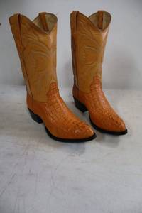 lot 135 image: Hacienda Minerva Mango and buttercup color boots size 10
