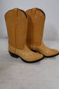 lot 144 image: Hacienda buttercup and brown color boots size 8.5