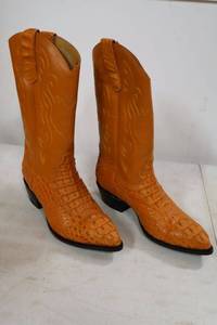 lot 148 image: Max leather light brown color croc boots size 10.5