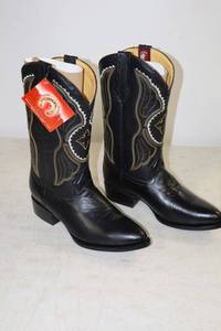 lot 156 image: Tierra Blanca black boots size 9