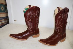 lot 157 image: Red Diamond wine color lizard boots size 9