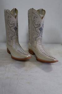 lot 159 image: Red Diamond bone color lizard or croc boots size 8.5