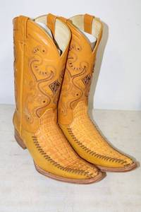 lot 167 image: Red Diamond buttercup color boots size 8.5
