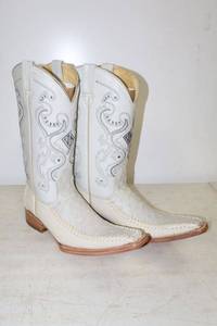 lot 168 image: Red Diamond white color boots size 8.5