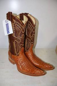 lot 172 image: Herrera brown color boots size 6