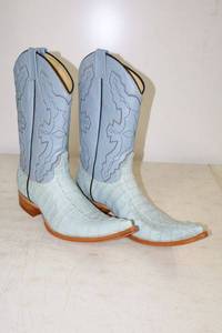 lot 178 image: Herrera baby blue color leather boots size 8.5