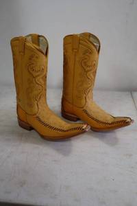 lot 180 image: Red Diamond buttercup color boots size 9