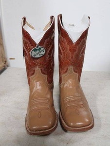 lot 709 image: Twinstone red and tan color boots size 8